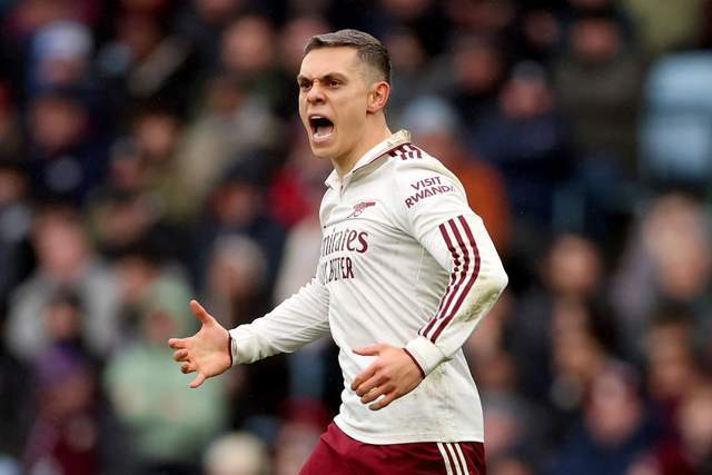 12！95分钟绝杀，阿森纳18场不败遭终结，维拉给曼城送礼