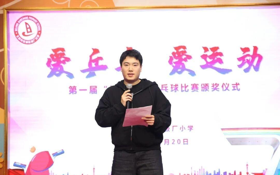 梁靖崑亮相北京东城区板厂小学乒乓球赛,其子梁屿奚夺冠