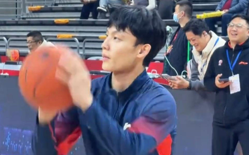 广东半场险胜浙江！徐杰萨姆纳齐爆，奎因太好用，胡明轩高开低走