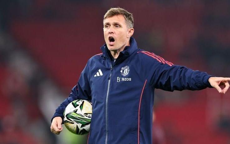 记者：若有合适人选，曼联不排除赛季中期任命正式主帅