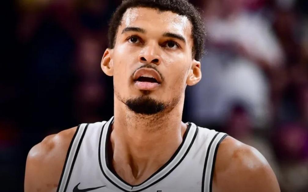 突然伤停4周!文班亚马遭遇重大挑战,NBA也跟着倒霉