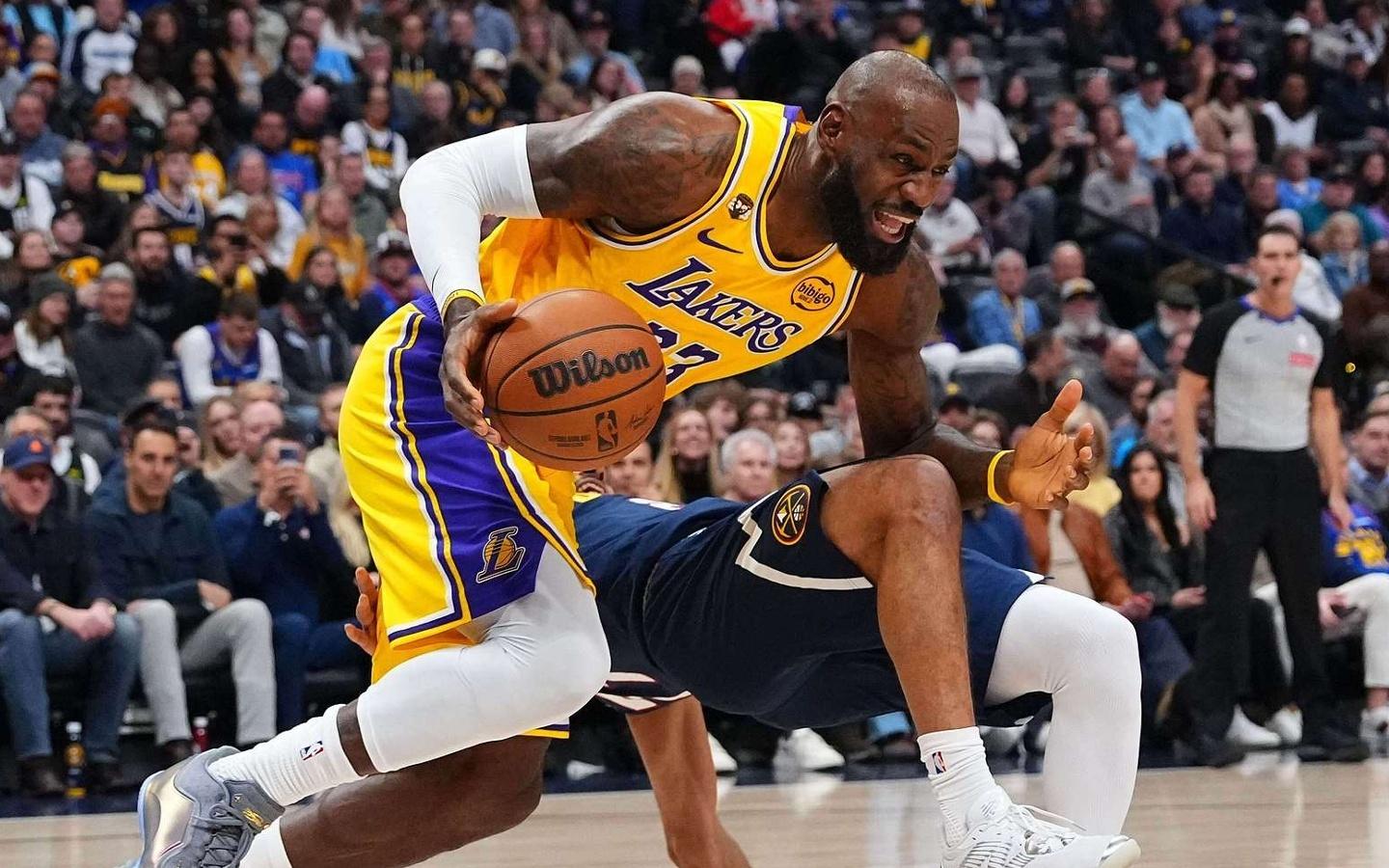 41岁仍能平框暴扣！勒布朗在场+13助湖人重返第六轰19+9+8超全面