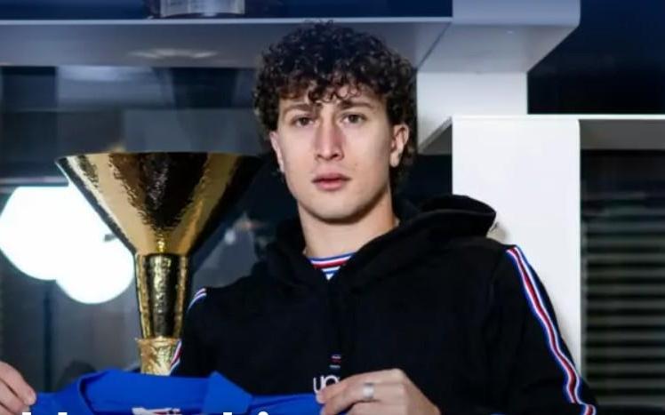 官方：桑普租借签下萨尔瓦托雷他是埃斯波西托三兄弟的老大