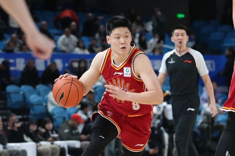 山西男篮3分险胜广州，新外援30+5表现惊艳，张宁21+7徐昕8+2