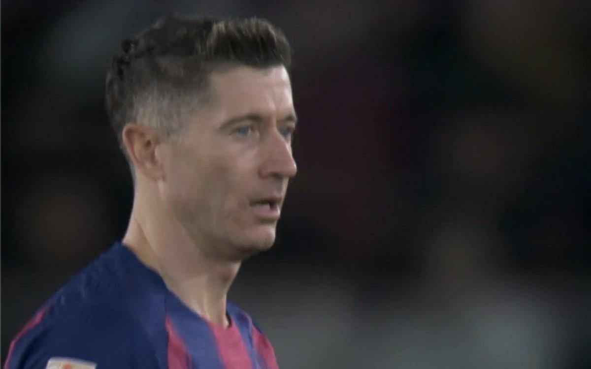 没射正，莱万是巴萨队史首位单赛季西甲两次罚点射偏的球员