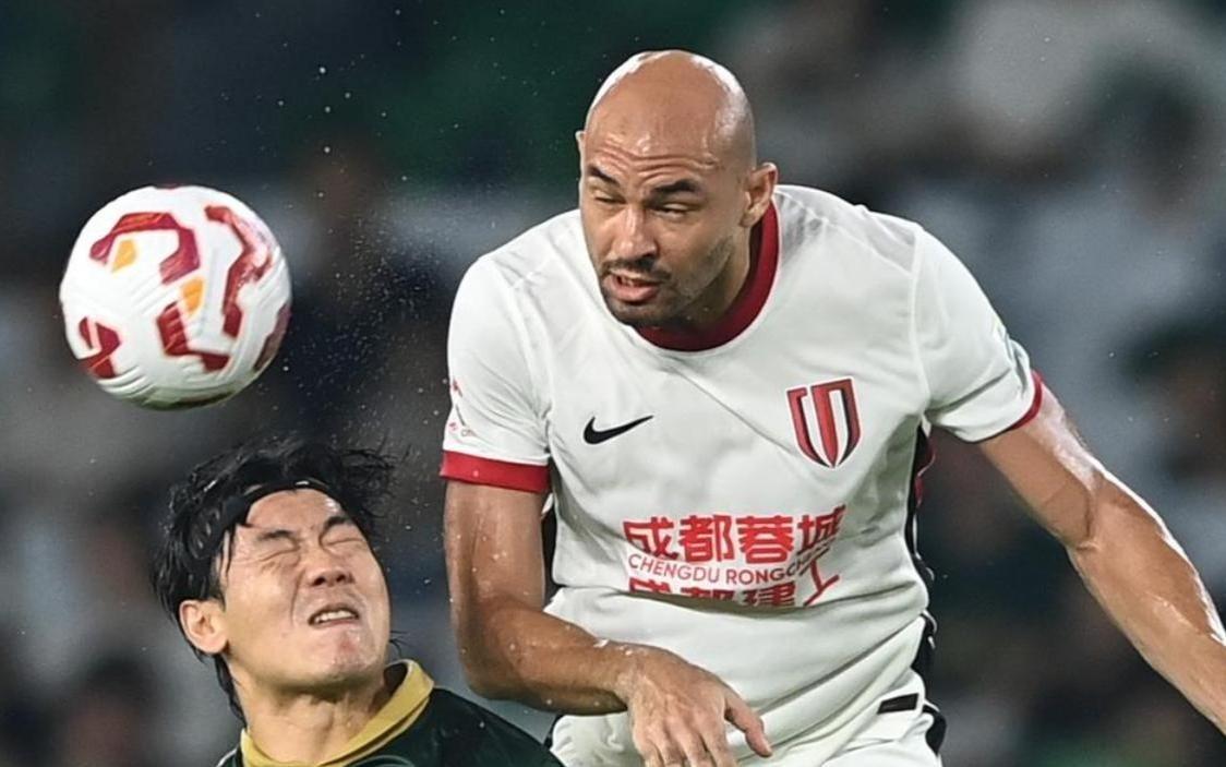 33!成都蓉城不哭!丢掉榜首不可怕,山东泰山出手阻击上海海港