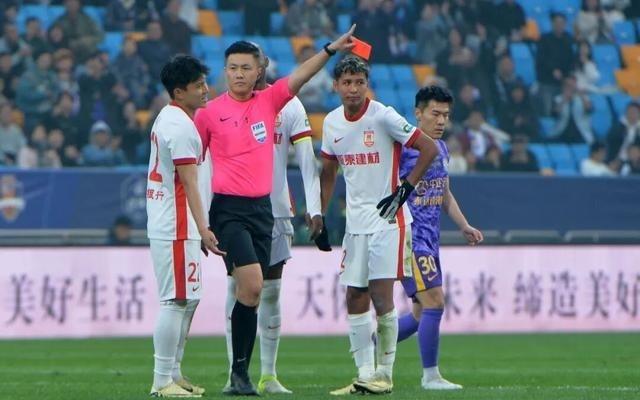 一张鲁莽红牌,断送了长春亚泰一场抢分好局