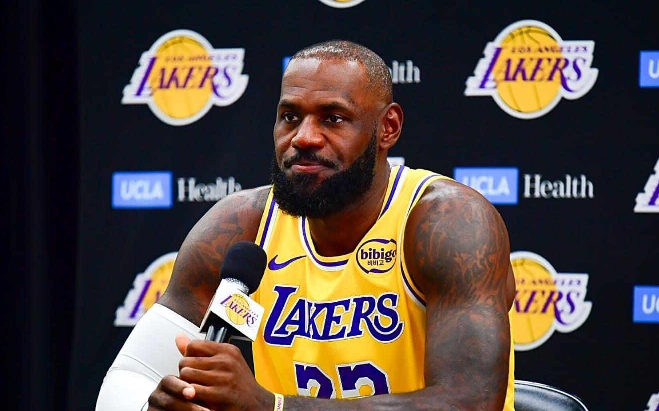 缺席20场!詹姆斯伤病比预想严重,名记呼吁湖人交易扶正东契奇!