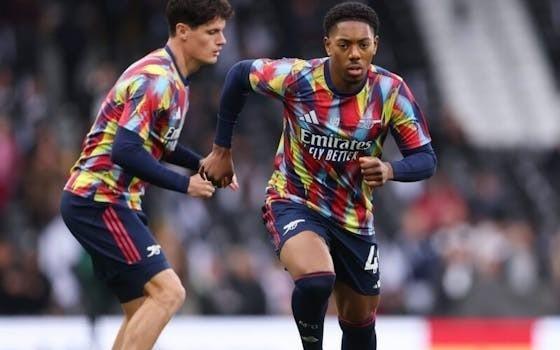 阿森纳官方：卡拉菲奥里赛前热身受伤，斯凯利顶替他首发