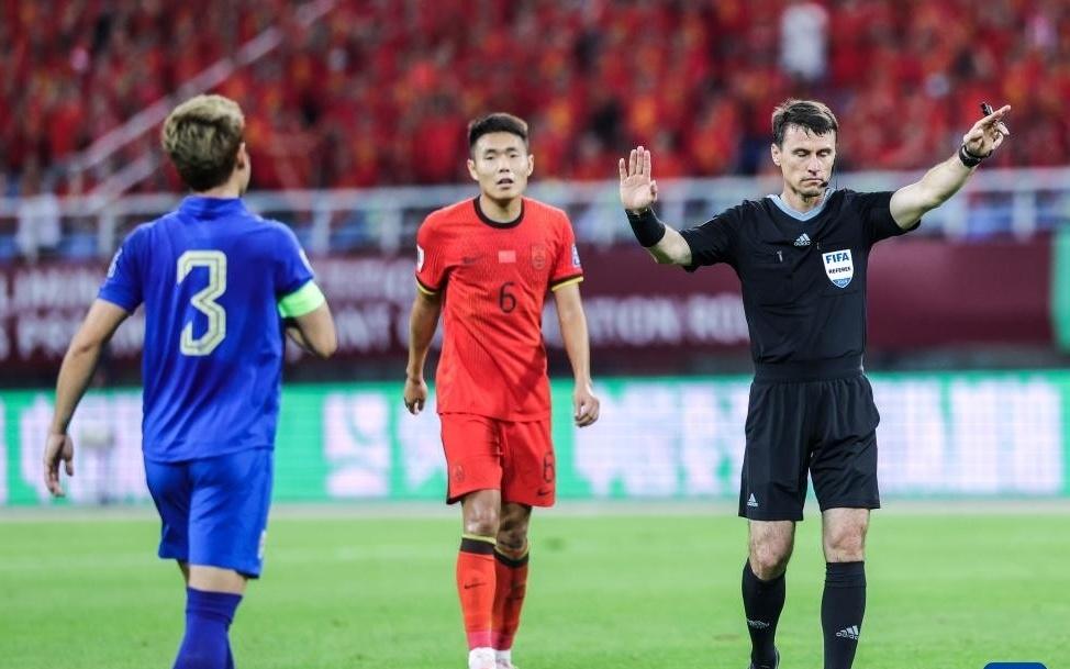 中超本轮三场争冠对决成为绝对焦点,泰山VS海港启用外籍主裁