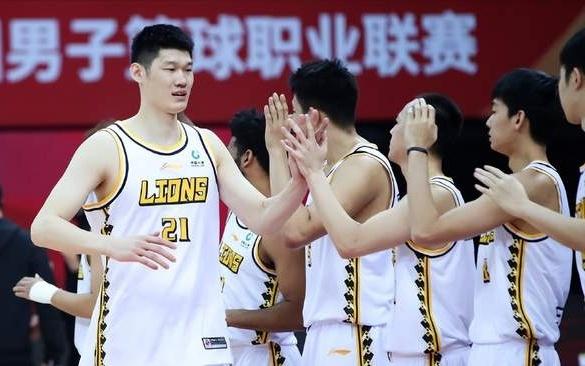 央视直播！今晚735，CBA打响揭幕战，两大强援PK，王博要小心了