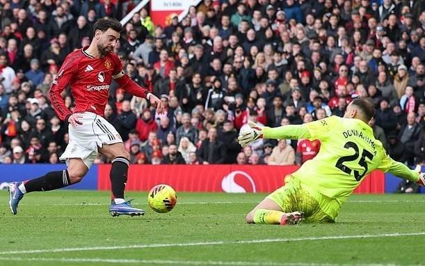 关键三分，拿下曼市德比后曼联暂时升至积分榜第四