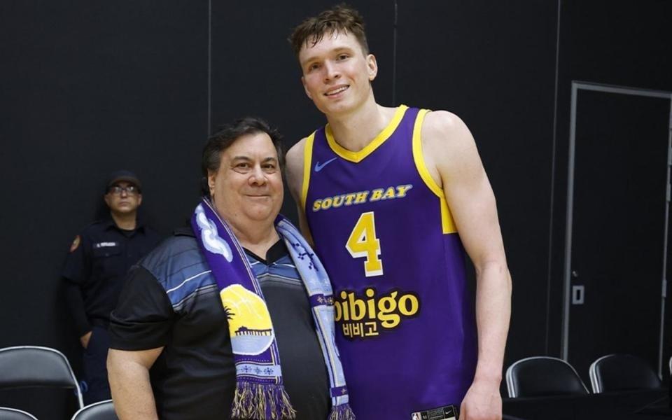 发展联盟首秀豪取30分，湖人侧翼新星