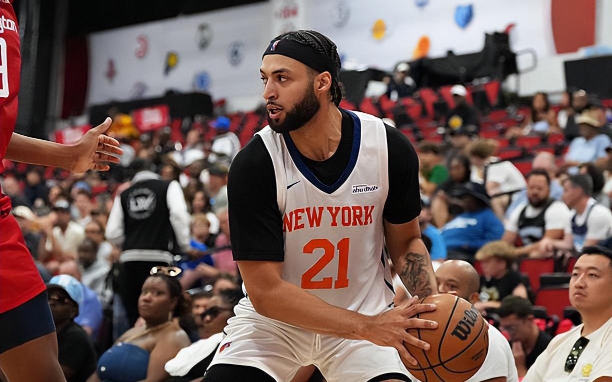 季前赛期间的表现缺乏亮点,湖人裁掉了前凯尔特人次轮秀