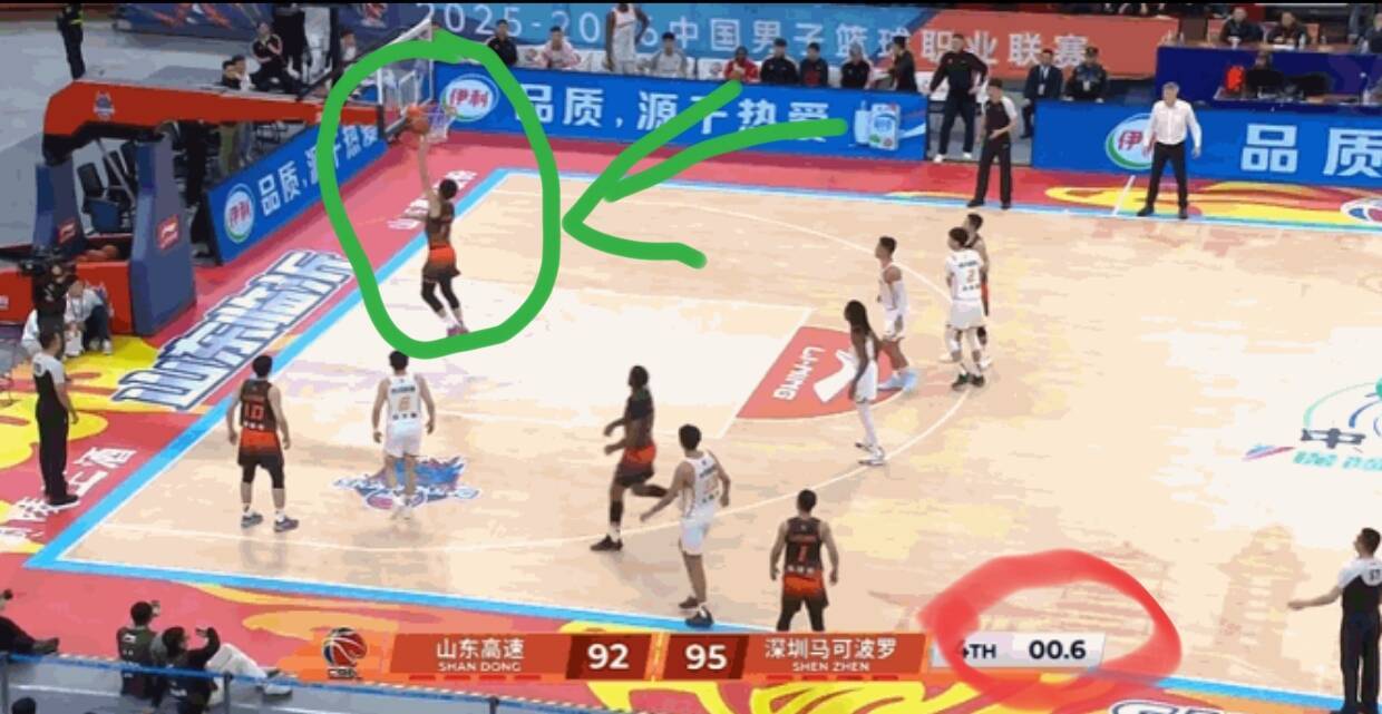 人才啊！最后1秒落后3分，山东男篮竟布置2分战术，且空篮不进