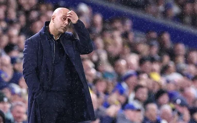 内维尔：现在不该讨论斯洛特的帅位，他们4个月前刚拿冠军