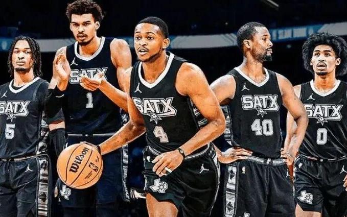 詹姆斯“霸王扣”还不够！七人得分上双，马刺终于又进西决了！