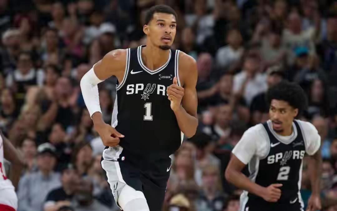 杨瀚森登场8分钟获1分1篮板NBA常规赛开拓者122108洛杉矶湖人