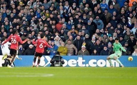 曼联闪电扳平！只用174秒，库尼亚铲射建功，阿莫林神换人