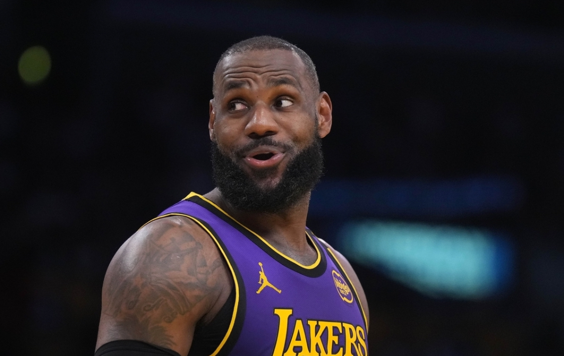 詹姆斯高中都没想过能打球谋生!现在已是历史第一人!