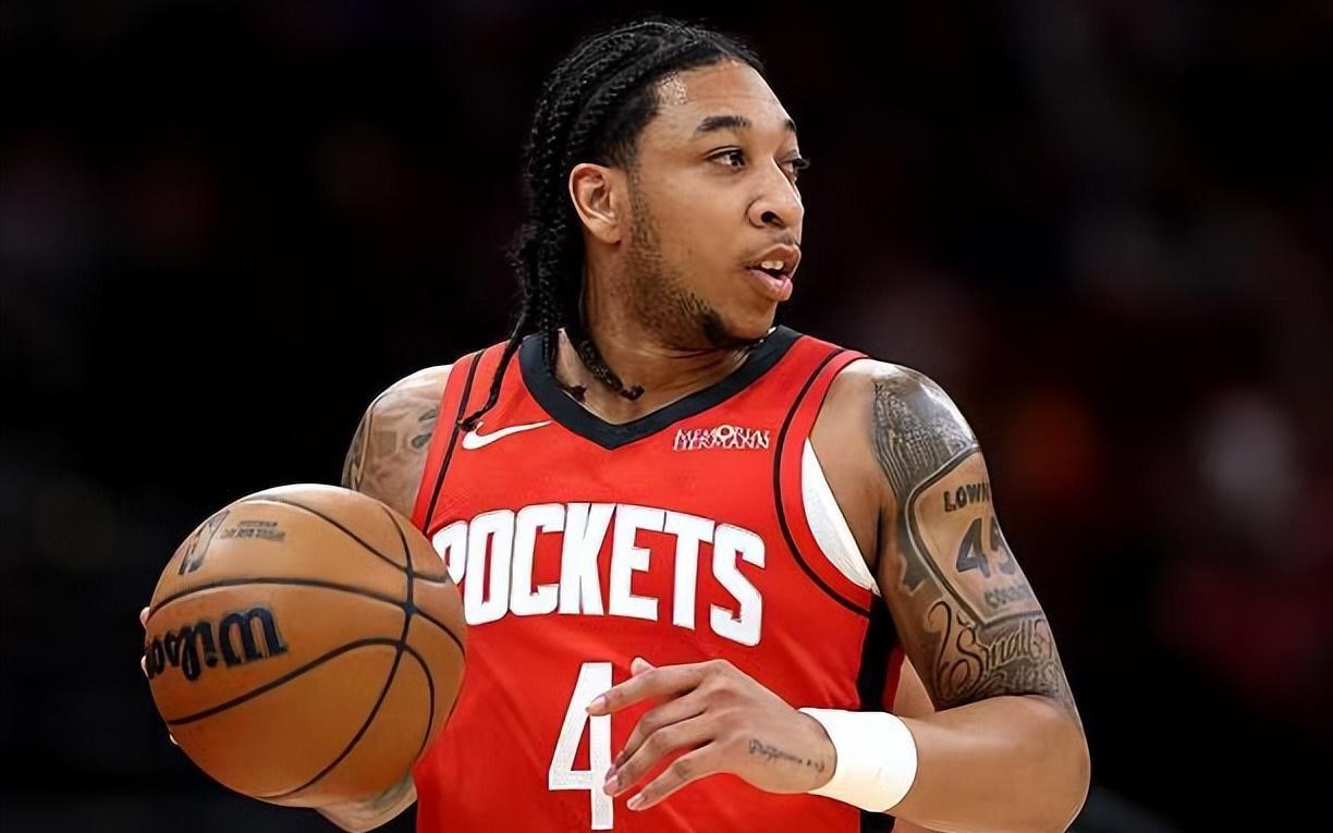 两个三分没进就被弃用了，火箭对于后场新星的使用真是毫无耐心