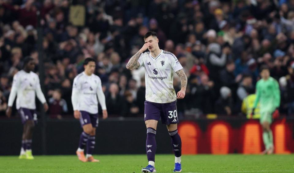 8500万打水漂曼联新援2分钟离谱2失单刀！队友气炸，近3个月0球