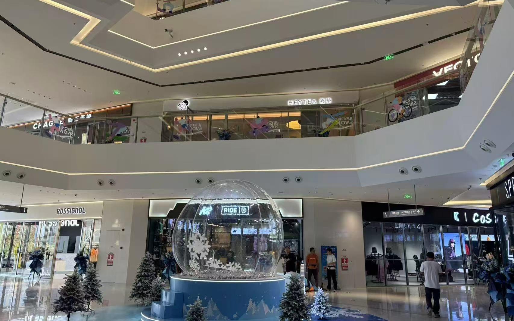 华发深圳“全球最大”室内滑雪场开业，一场超百亿的冰雪豪赌