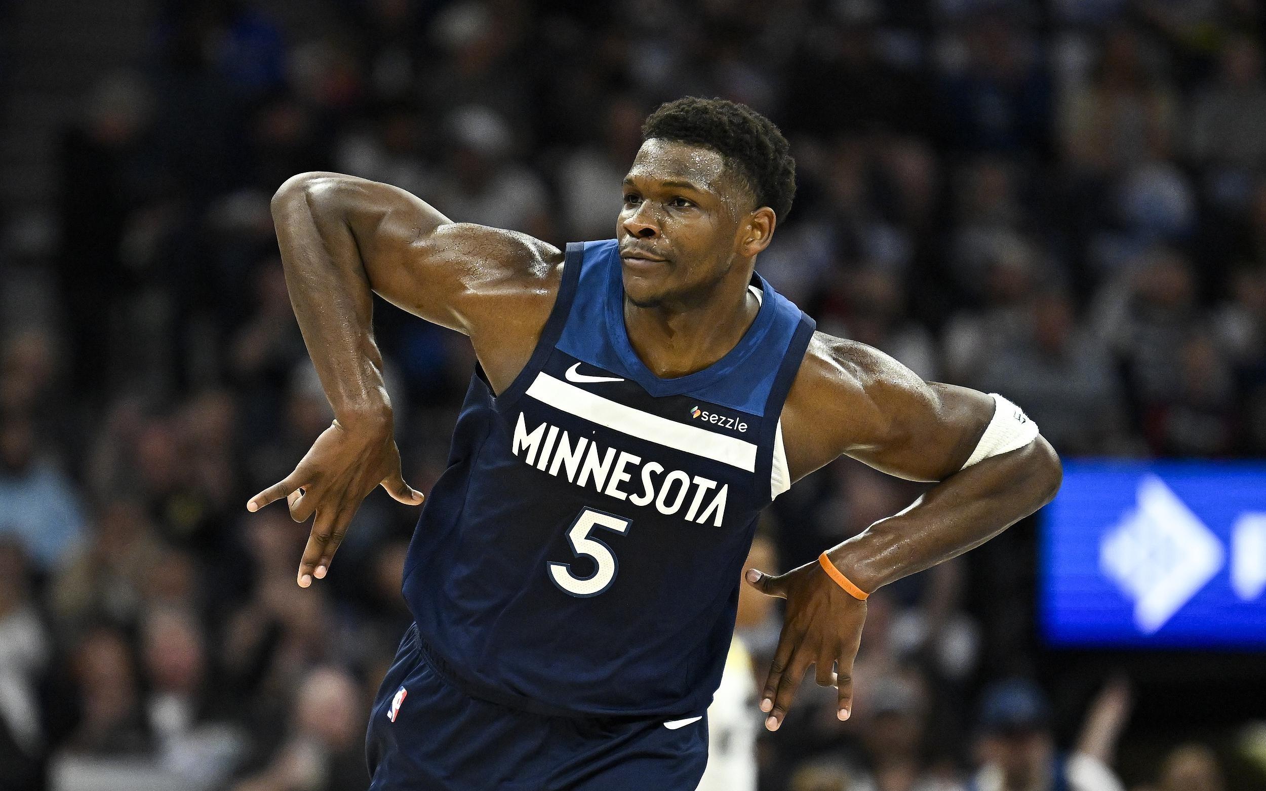 NBA官方:爱德华兹今日用MJ招牌式后仰跳投PK公牛