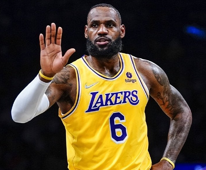 仅差32次！仅差45个！老詹迎来两项神级