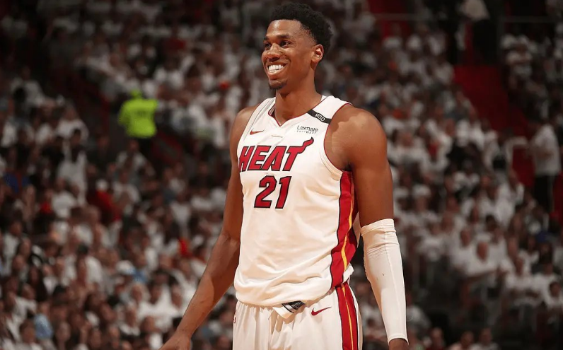 前NBA篮板+盖帽王！上海男篮邀怀特塞德试训将打两场热身赛检验