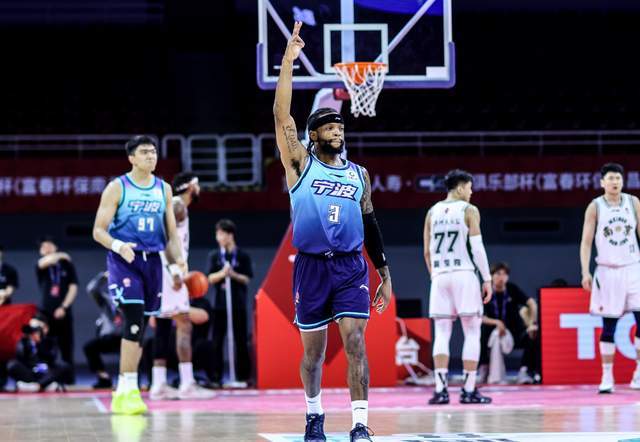 狂砍36分5助！率领昔日鱼腩爆冷争冠