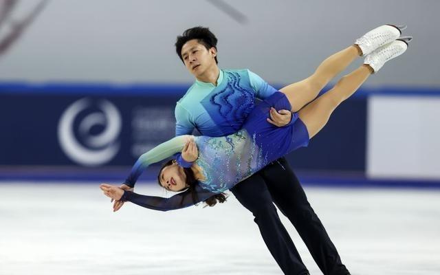 花滑中国杯:奥运冠军隋文静韩聪复出首战摘铜