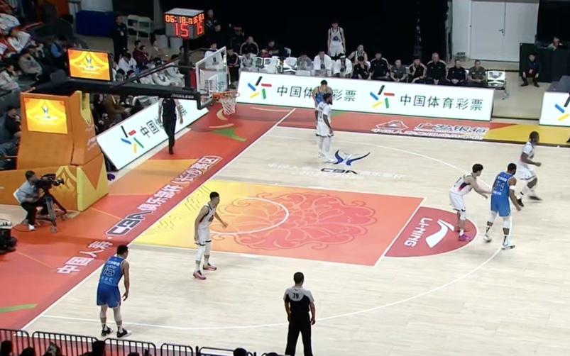 CBA俱乐部杯高诗岩回归,山东男篮99:95击败首钢