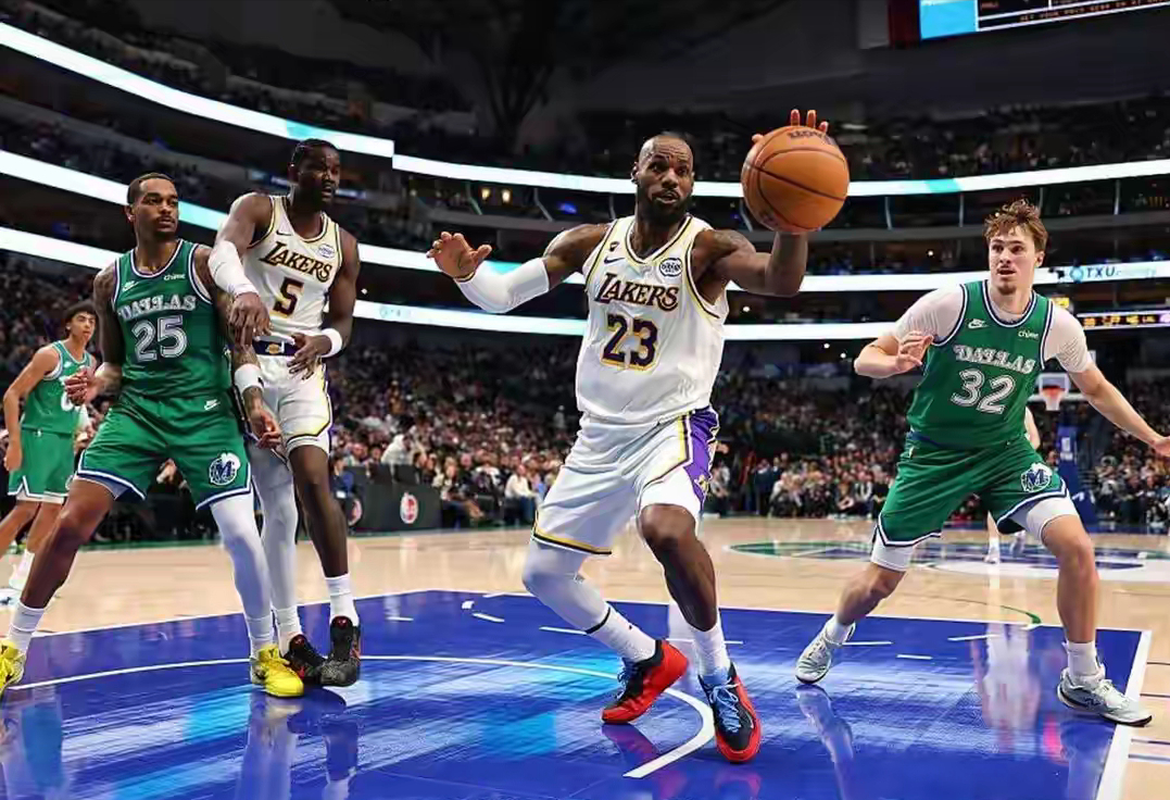 湖人逆转独行侠！詹姆斯末节轰11+3+2，41岁的他2大能力仍是顶级