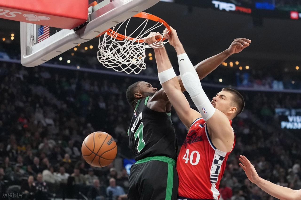 我不是月最佳杰伦布朗爆砍50+3+5！战神卡状态消失，哈登拉胯