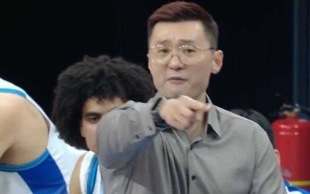 扎心！刘炜被主场球迷喊下课！新疆百回合失分跌至新赛季倒数第1