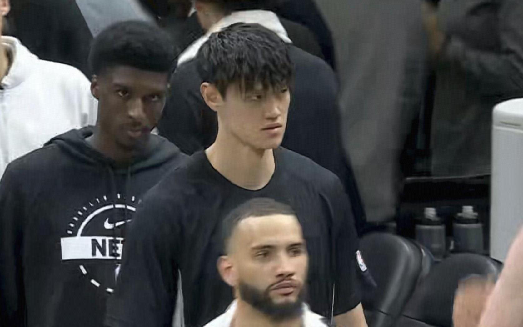 等待机会,篮网18人大名单中仅曾凡博未能登场