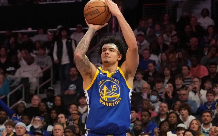 打出了赛季最佳之战！勇士板凳锋线新星竟然扮演了奇兵的作用