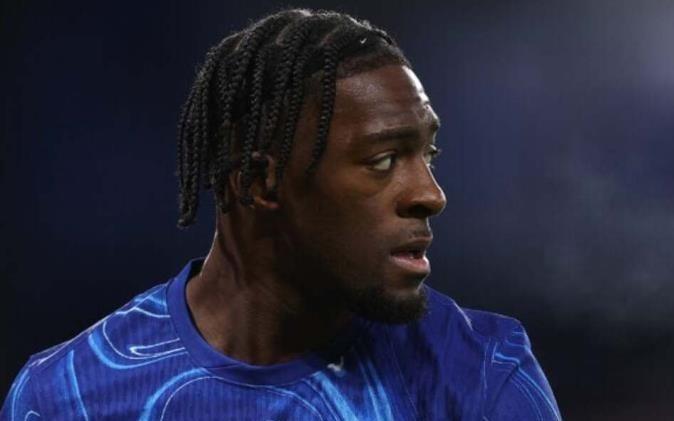 记者：虽然回归切尔西一线队训练，但迪萨西的未来依然不明朗