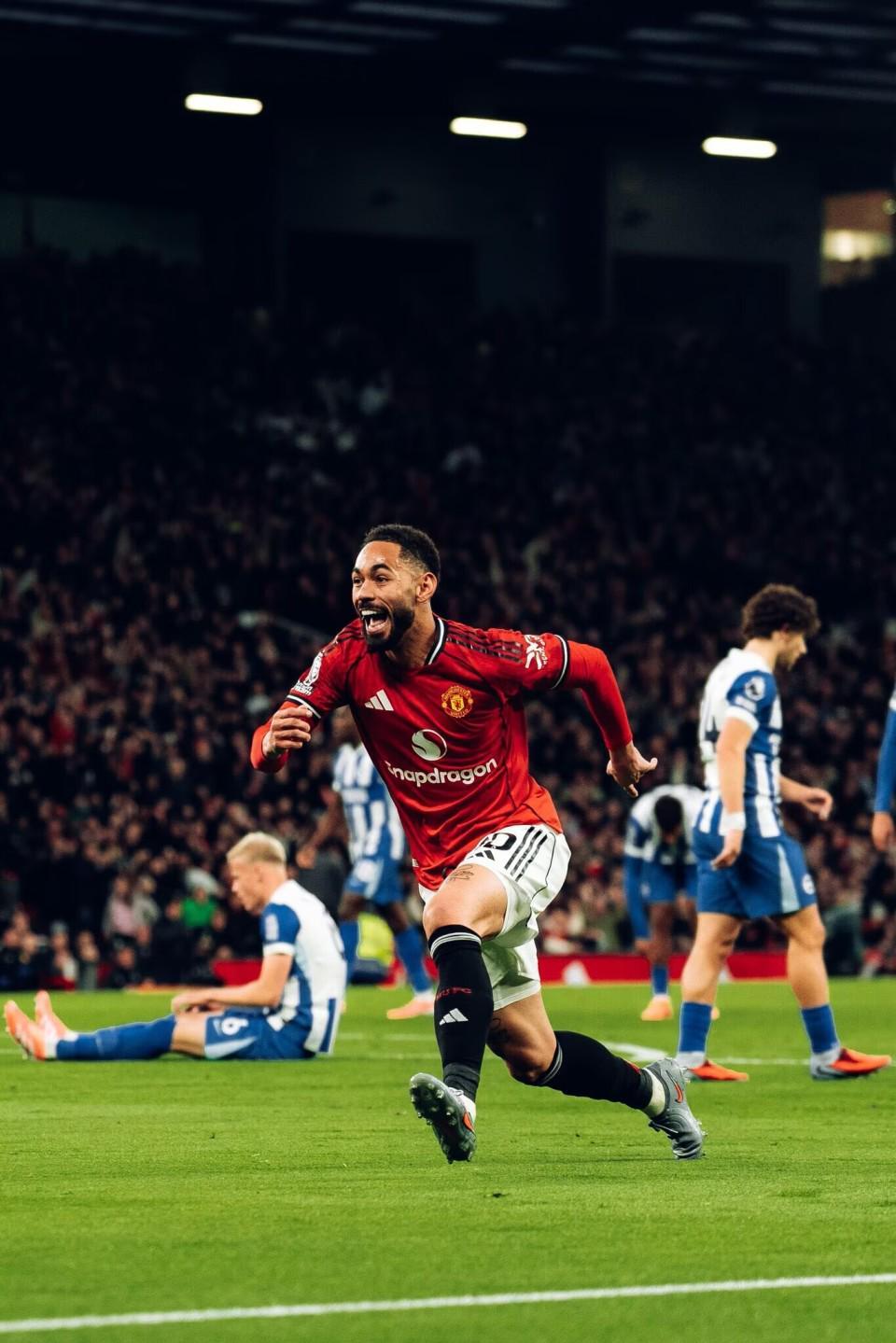 英超:曼联42布莱顿3连胜!库尼亚首球姆伯莫双响,胖虎传射建功