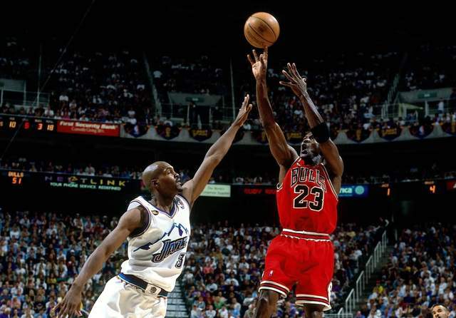 NBA雙雄爭(zhēng)霸史：那些定義時(shí)代的傳奇對(duì)決，如何改變了籃球世界