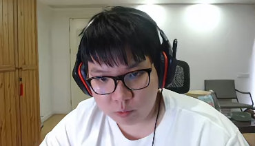 AJ在等霸哥道歉：官方警告过我们不能说他的事，我印象里从来没说过！