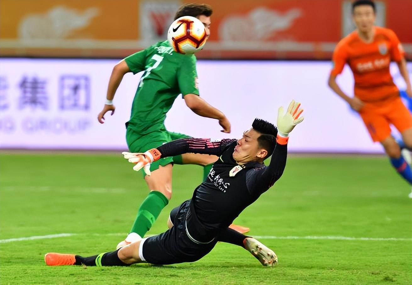 喜讯！鲁能在2026赛季将为这位归化强援报名踢中超，已获入籍资格