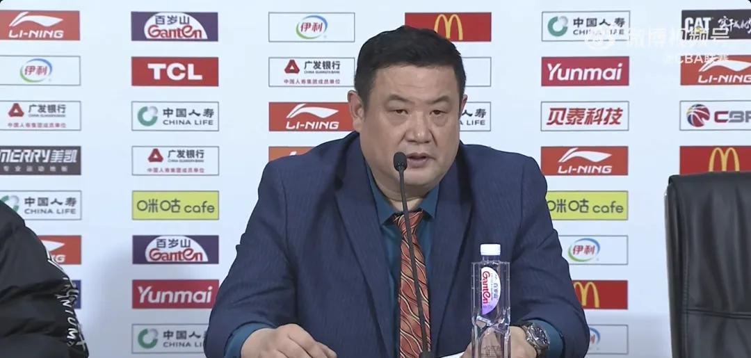 年仅52岁,前CBA主教练中秋去世,半年前患肝癌,弟子杨瀚森回应