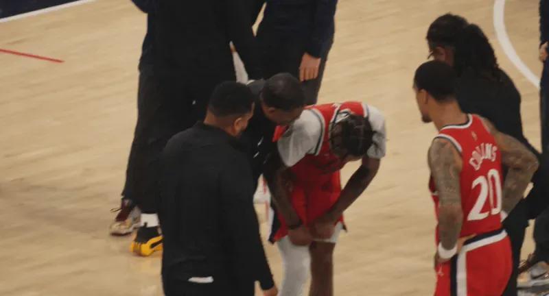 10+3！二次受伤倒下！这可是快船的主力前锋