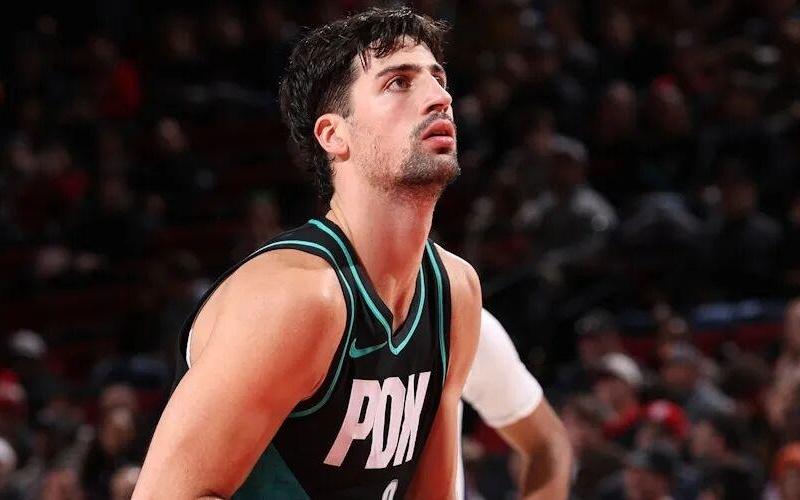 库里单节20分，杰伦肩扛50分，阿弗迪亚的三双