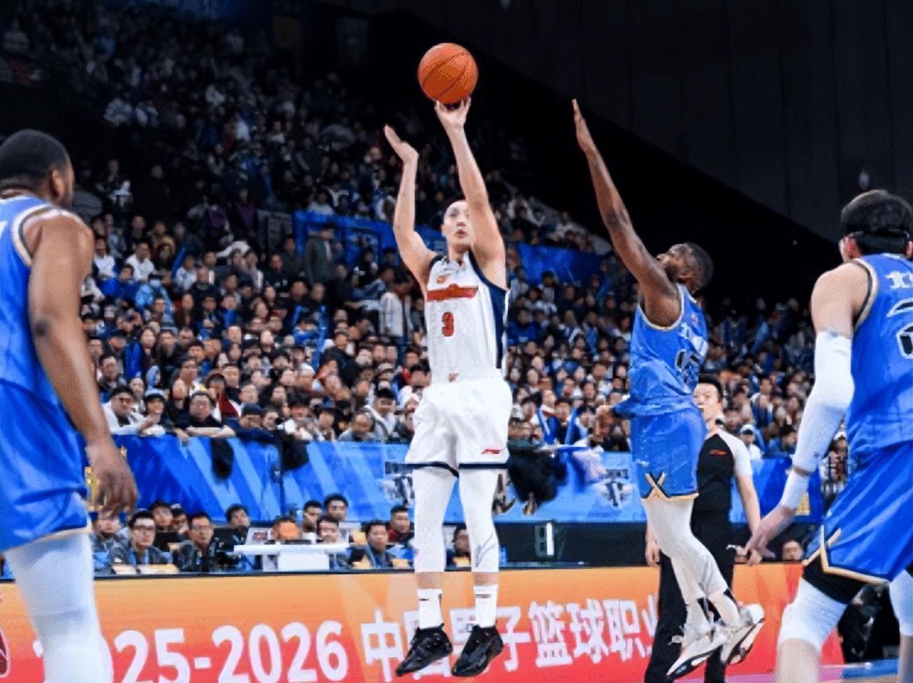 垃圾时间敢打敢拼！胡明轩关键战迷失，杜锋犯了和郭士强一样的错