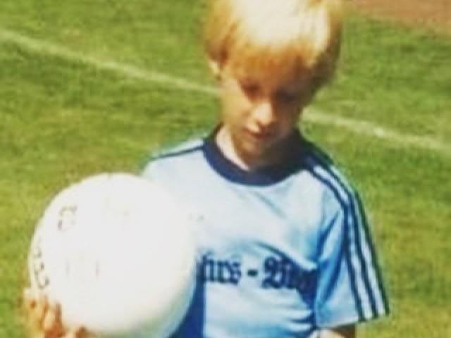 生不逢时的非典型中锋，15岁长太快差点退役，26岁世界杯走过场