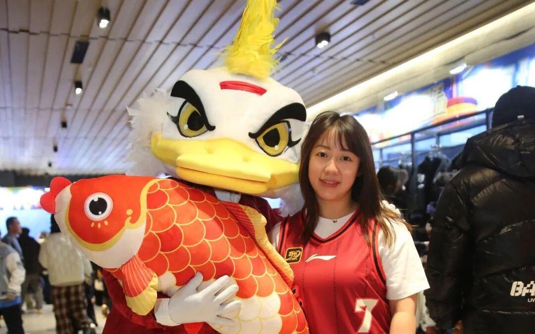 破圈封神！霹雳鸭冲上《新闻联播》