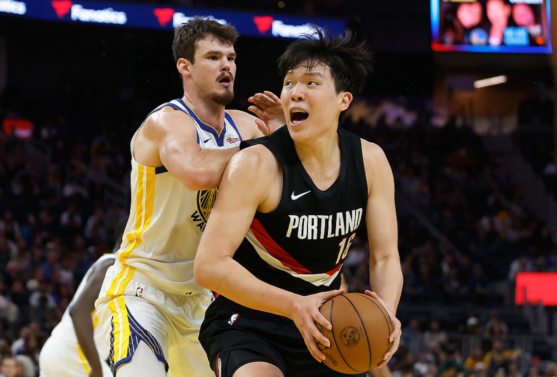 杨瀚森回应首次对阵库里：不紧张+像在打2K4分6犯仍获主帅力挺